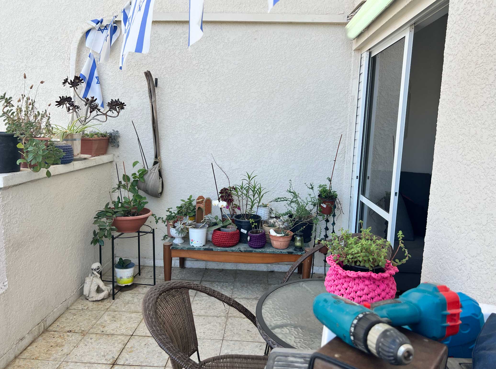 מרפסת לפני עיצוב מחדש ברחובות